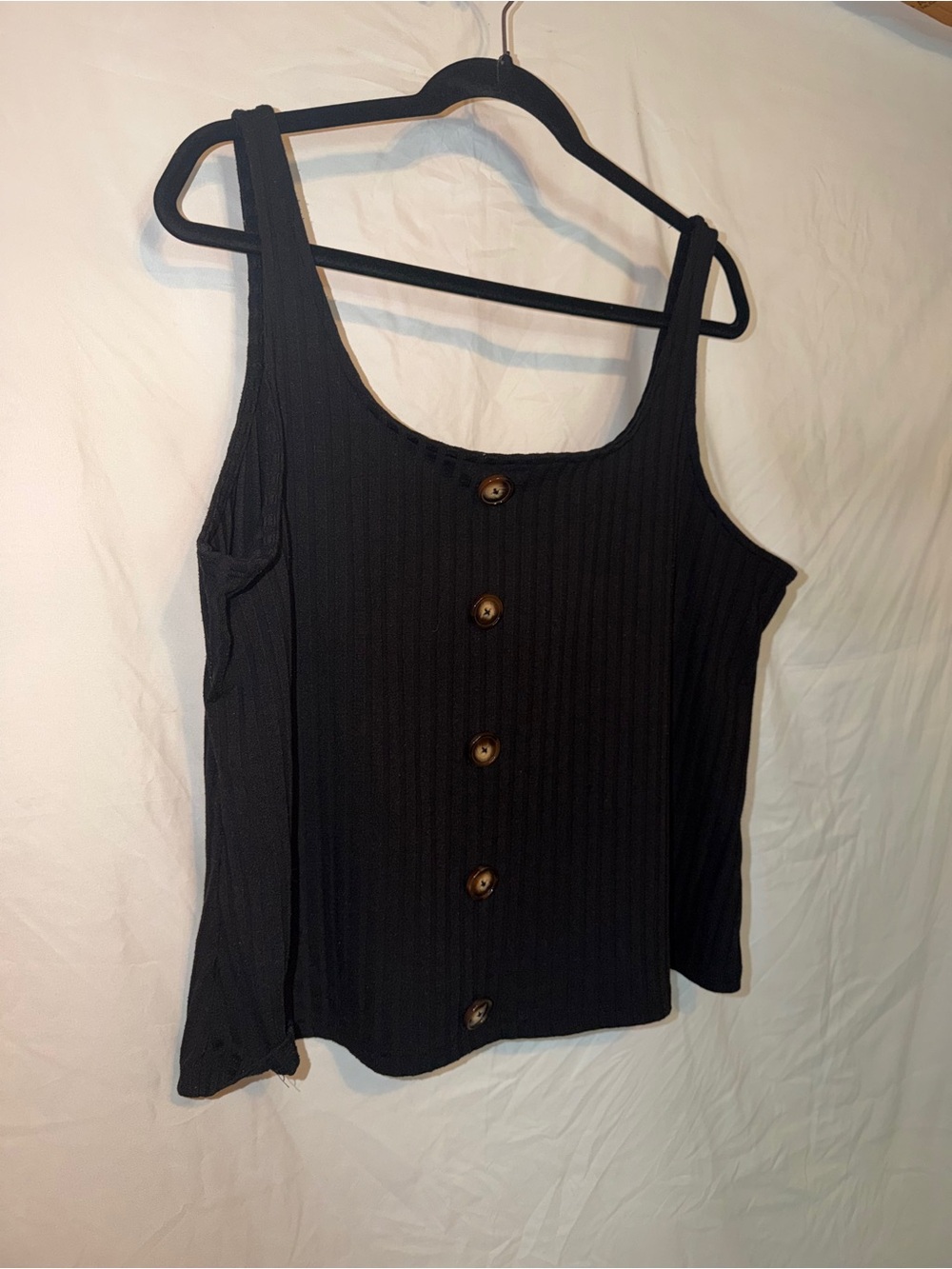 SHEIN Black Ribbed Button-Front Tank Top - Picture 3 of 6